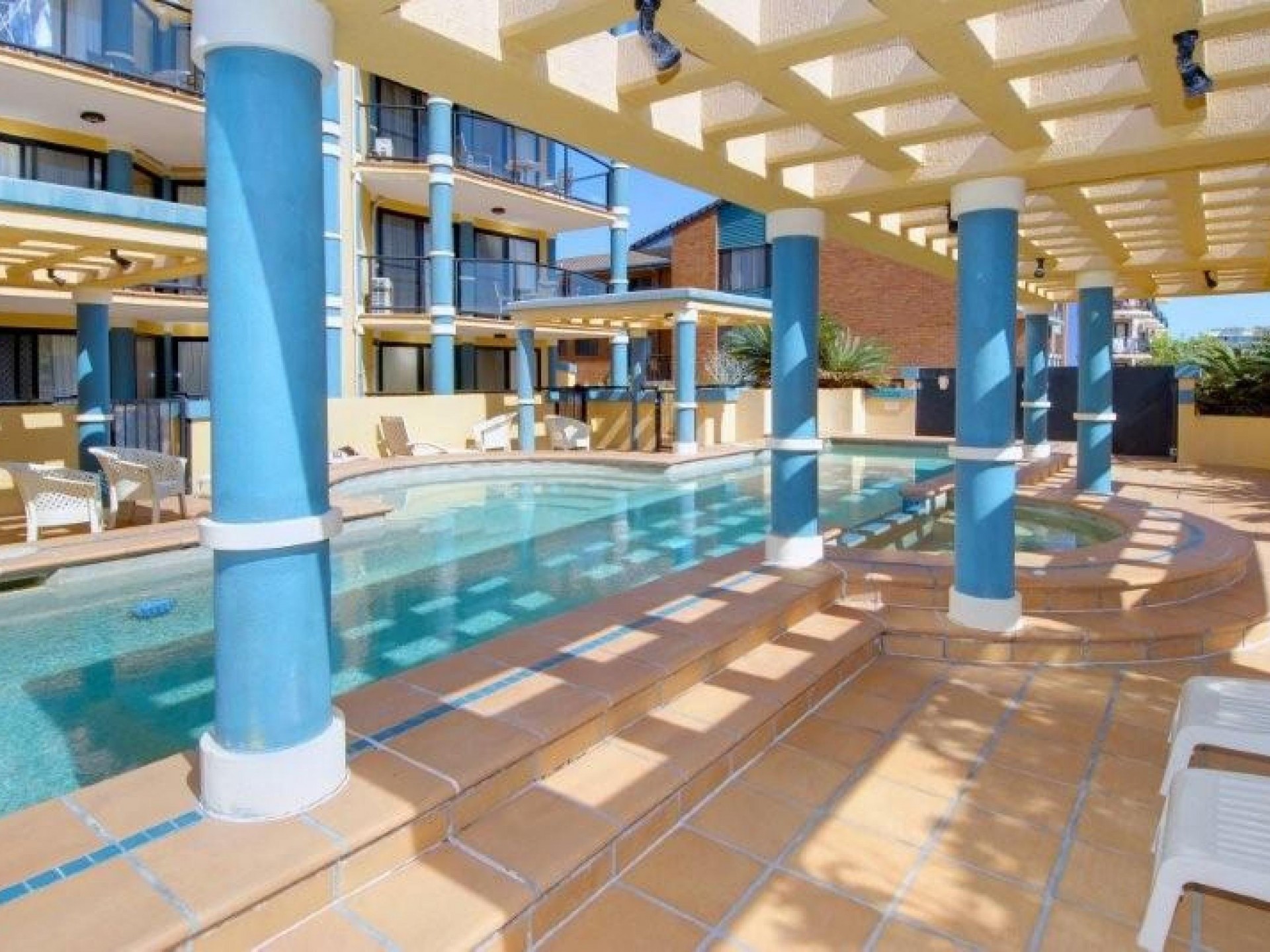 PERFECT 2 BEDROOM WEEKENDER LESS THAN 100m FROM THE BEACH