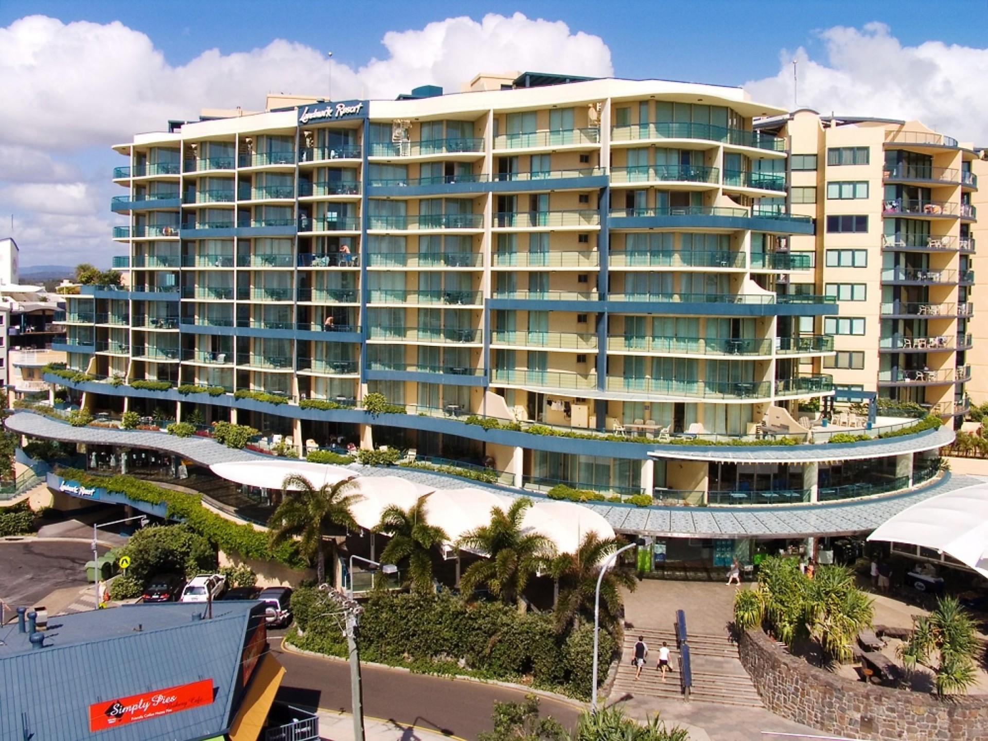UNDER CONTRACT ... 'Front Row' Building