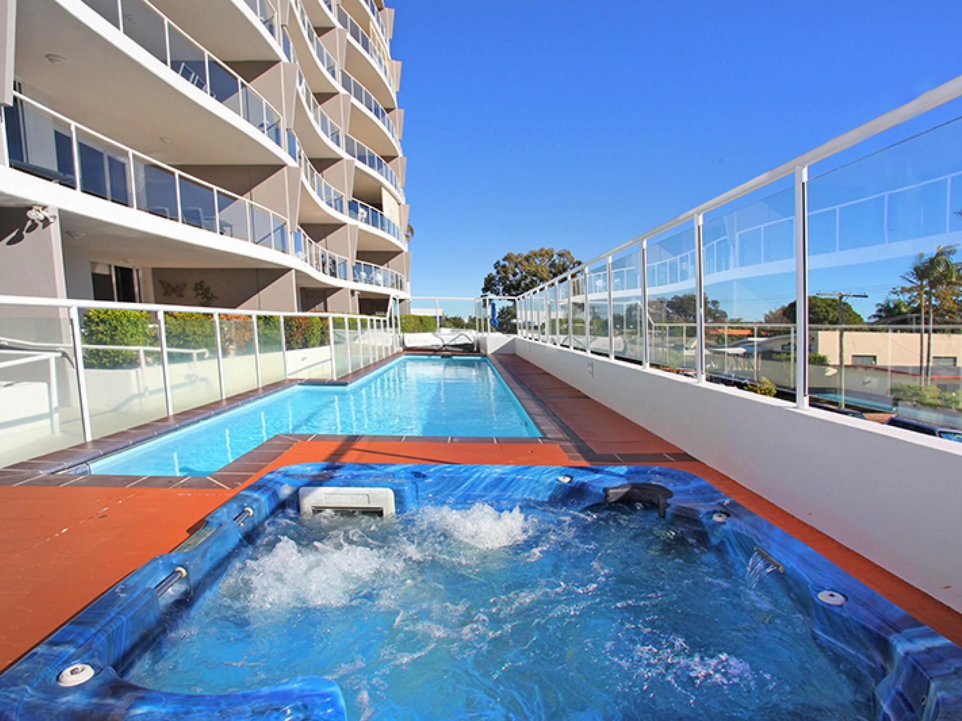 PANDANUS - HOUSE SIZE APARTMENT IN THE HEART OF MOOLOOLABA